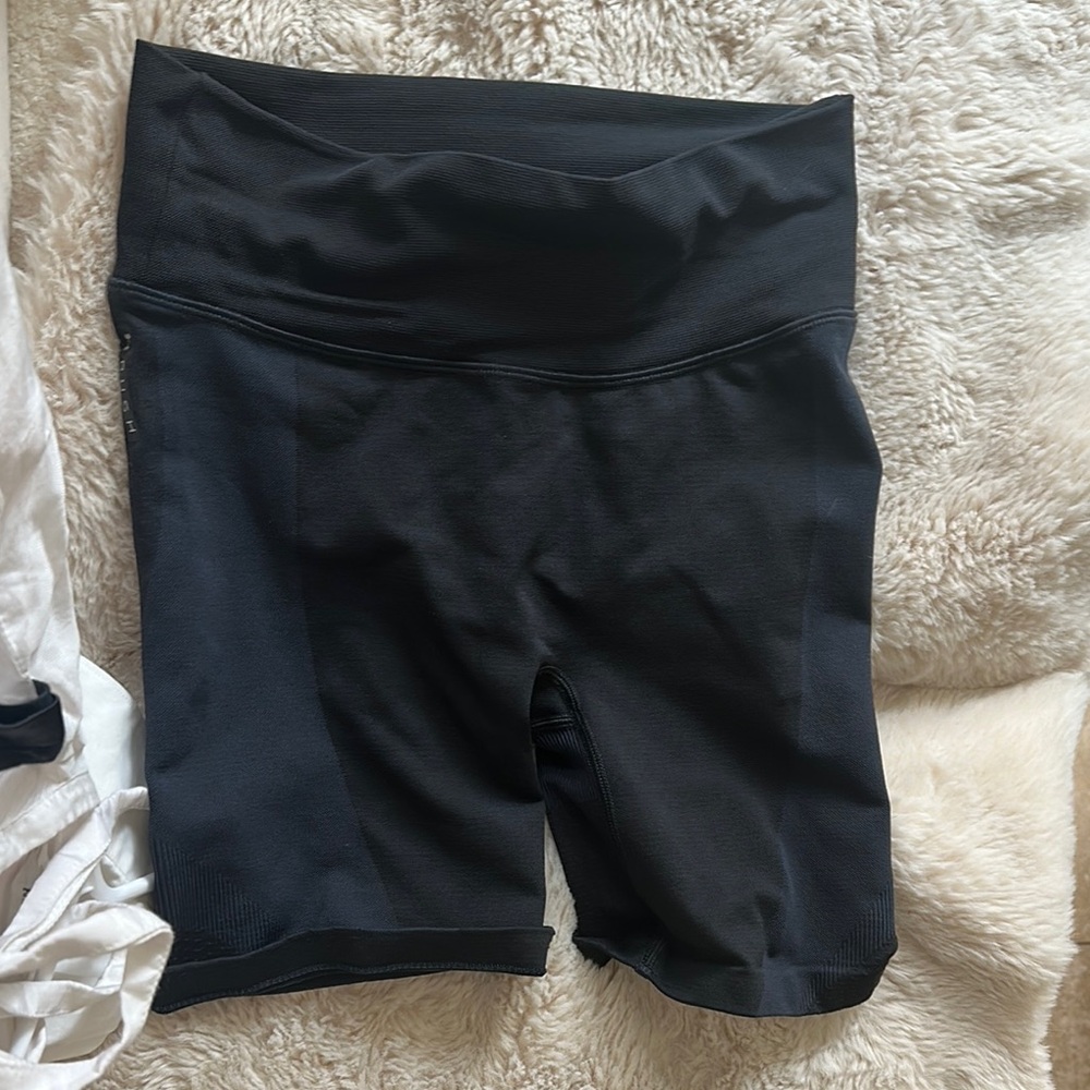 Under Armour Black Bike Shorts with Moisture-Wicking Fabric